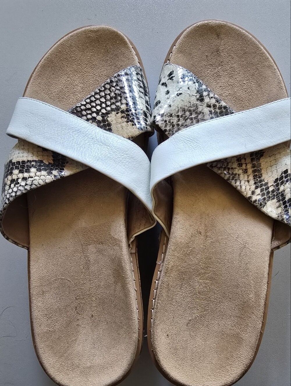Vionic White & Snake-Print Crossover Slide Sandals W8